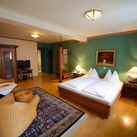 Zweimueller Hotel 4*